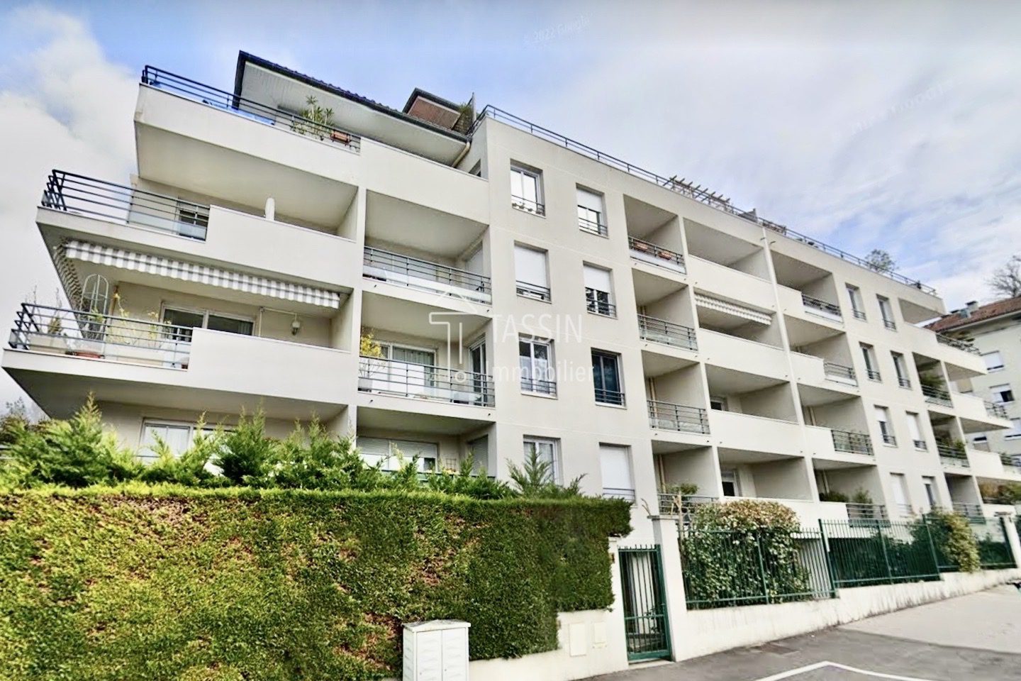 13701 Studio LYON 5
