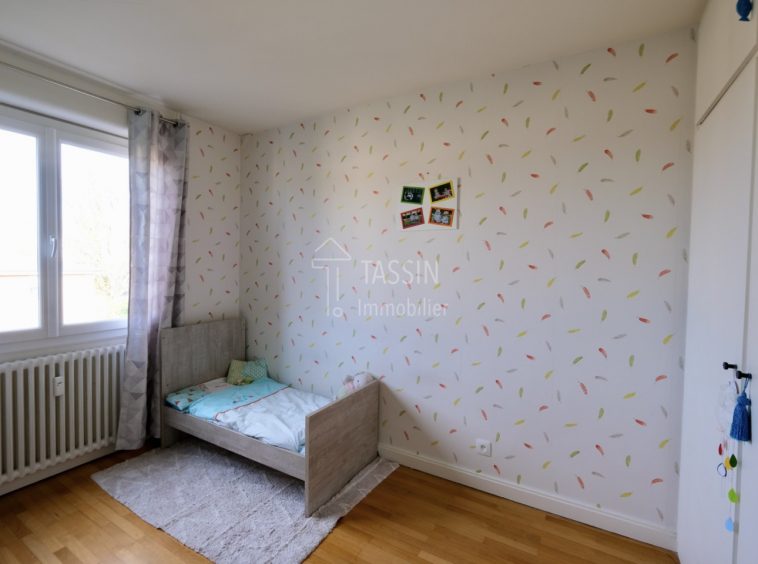 Appartement familial Tassin Centre au calme - Chambre 1