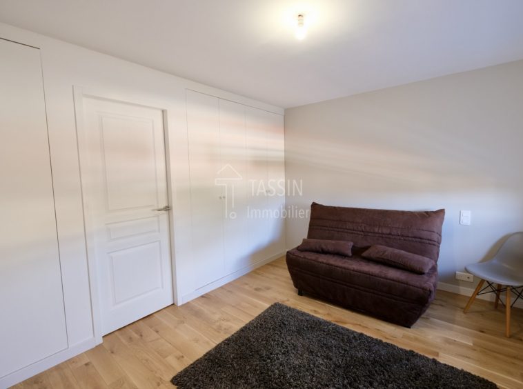Appartement dernier étage terrasse Tassin Bourg - salon