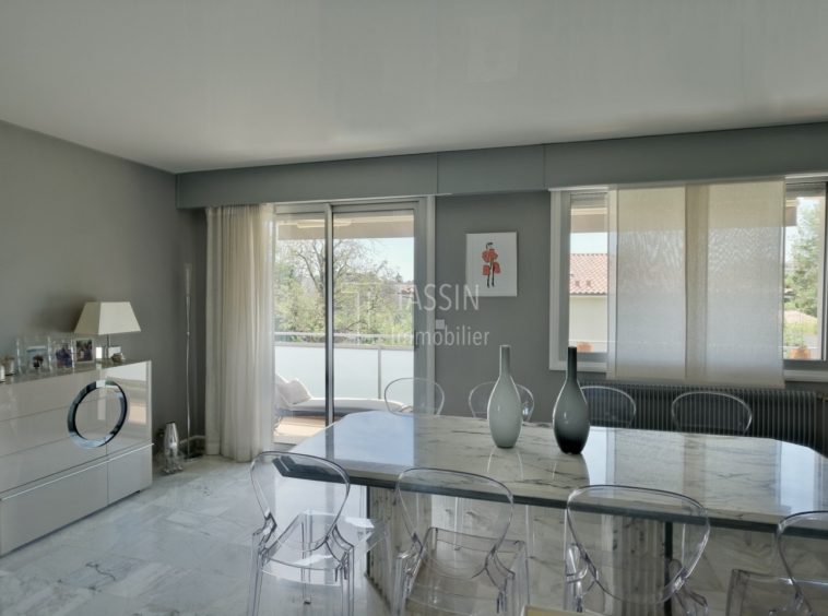 Grand appartement à Tassin 5 chambres au calme - Salle à manger