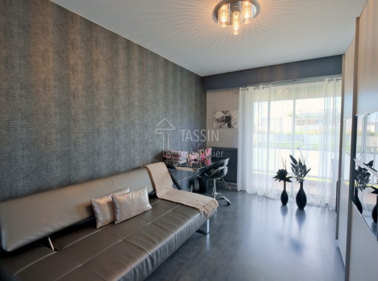 Grand appartement à Tassin 5 chambres au calme - Chambre 1