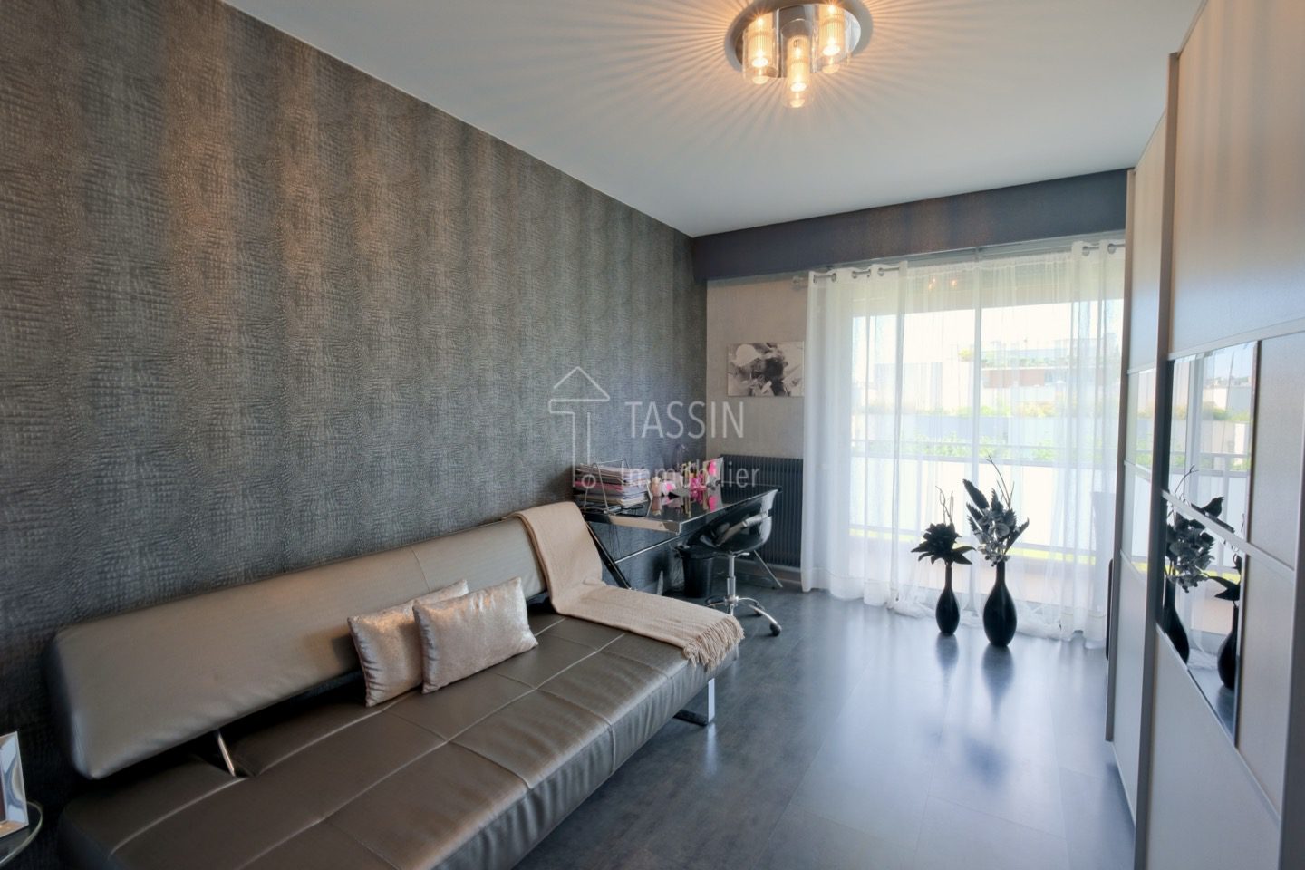 Grand appartement à Tassin 5 chambres au calme - Chambre 1