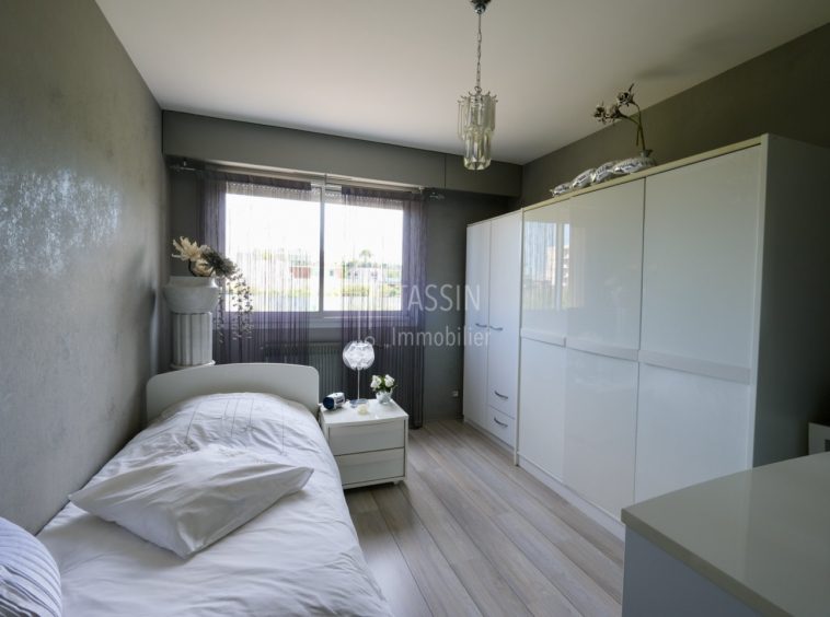 Grand appartement à Tassin 5 chambres au calme - Chambre 2