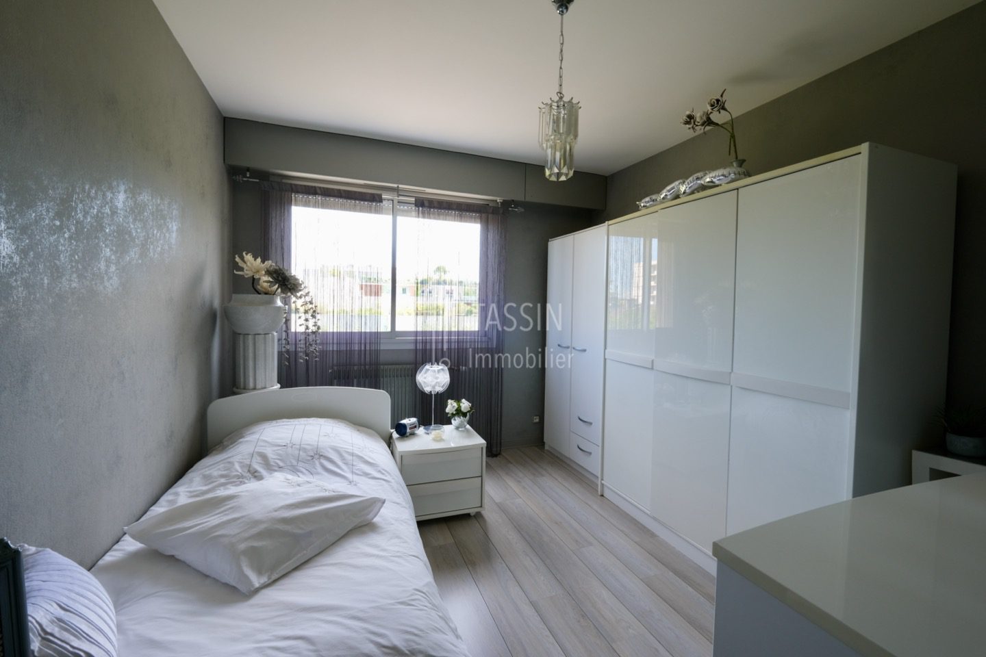 Grand appartement à Tassin 5 chambres au calme - Chambre 2