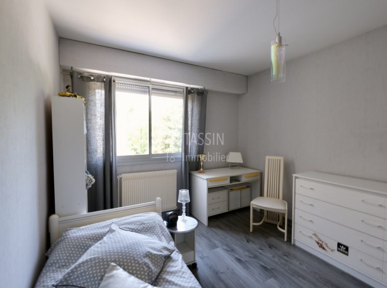 Grand appartement à Tassin 5 chambres au calme - Chambre 4