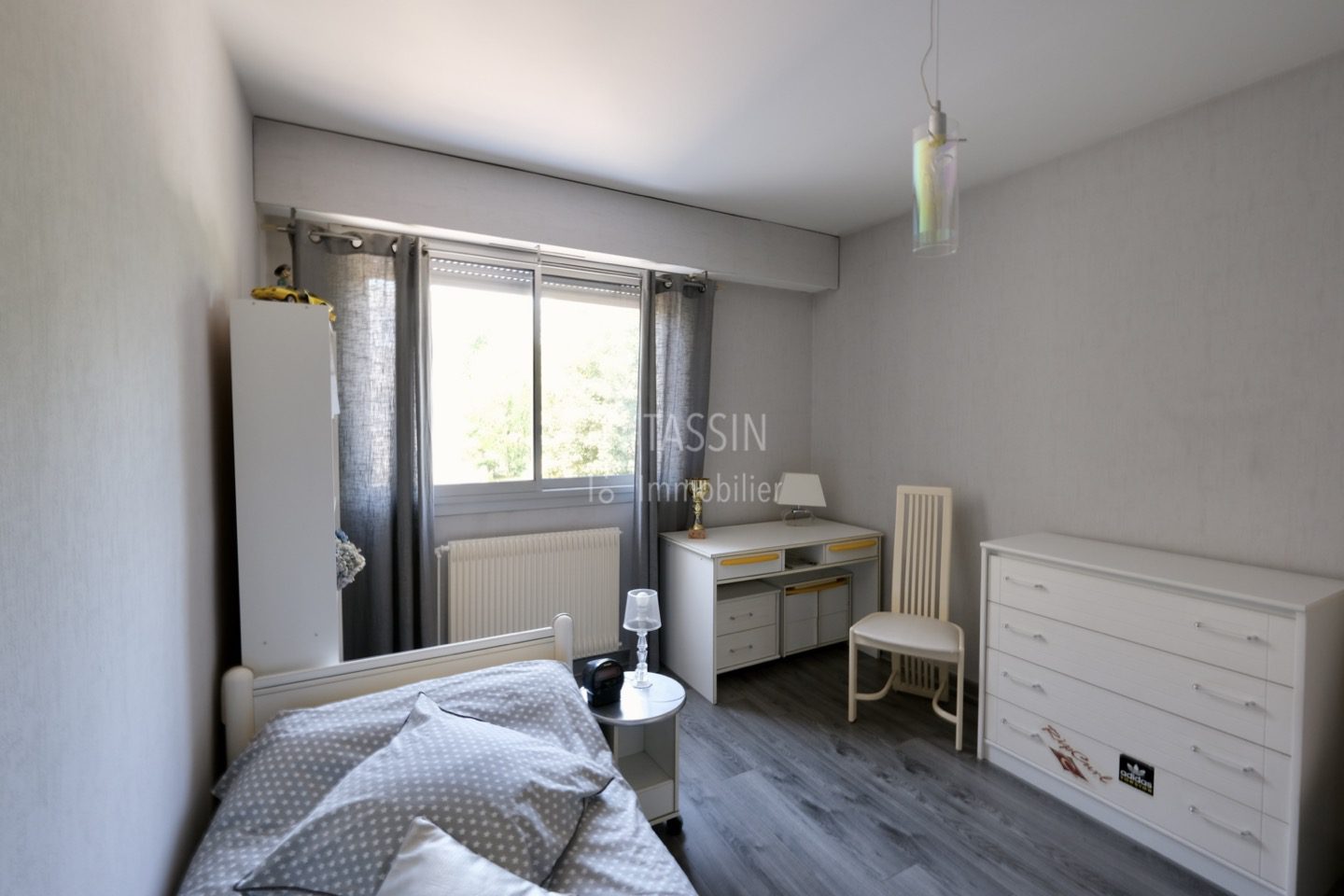 Grand appartement à Tassin 5 chambres au calme - Chambre 4