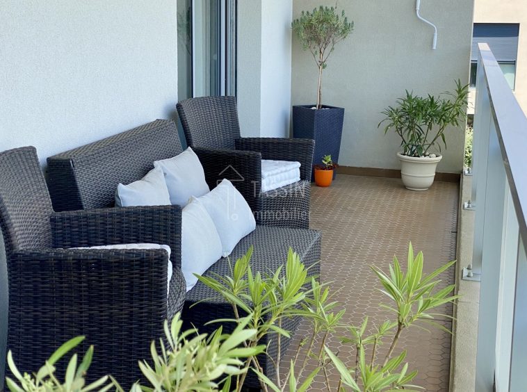 Grand appartement à Tassin 5 chambres au calme - Balcon coin salon