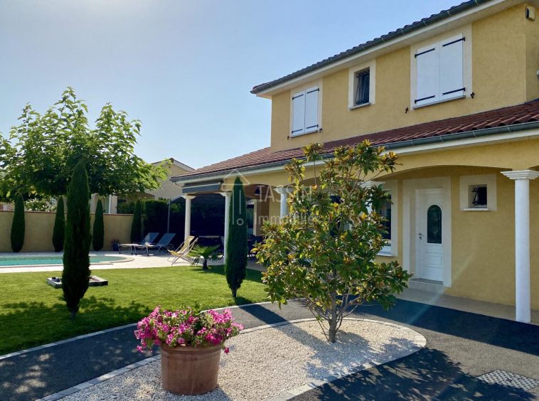 Maison_5_Pieces_Piscine_Terrain