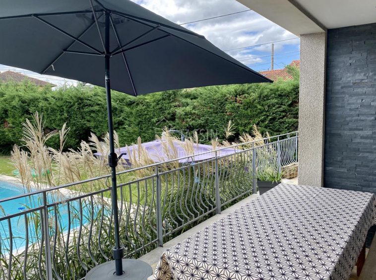 Maison Craponne 6 Pieces 220m2 Balcon Terrasse