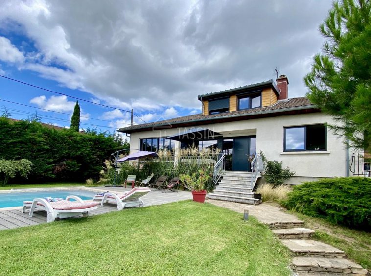 Maison Craponne 6 Pieces 220m2 Jardin avec Piscine 2