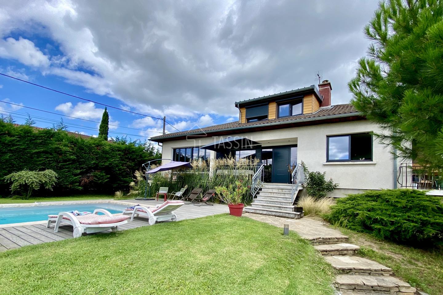 Maison Craponne 6 Pieces 220m2 Jardin avec Piscine 2