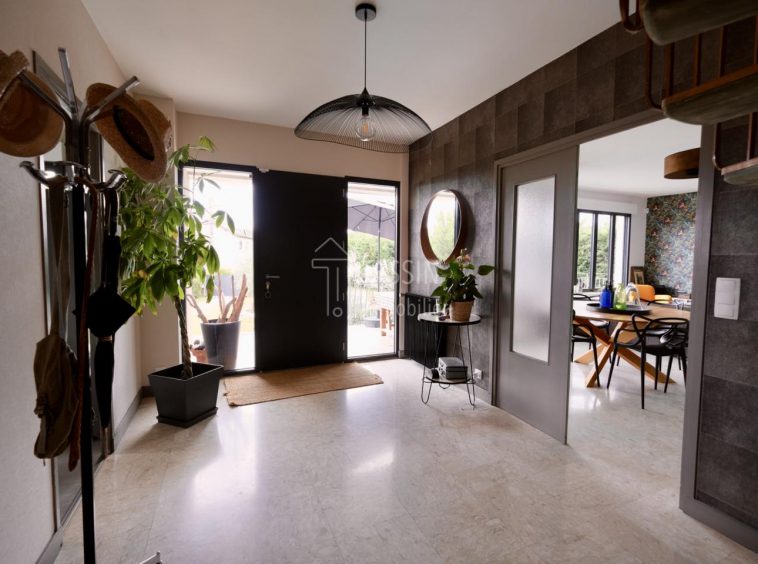 Maison Craponne 6 Pieces 220m2 Entrée