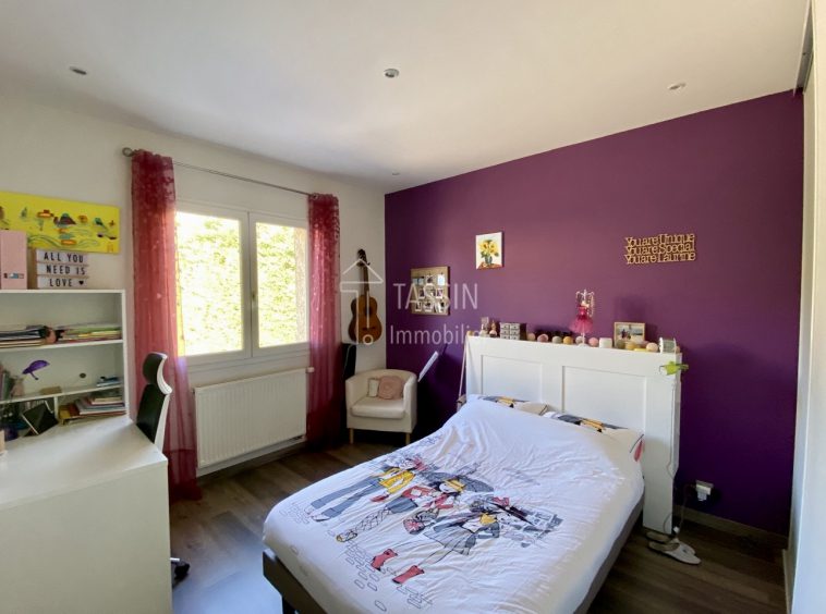 Maison Ecully 7 pieces chambre 1