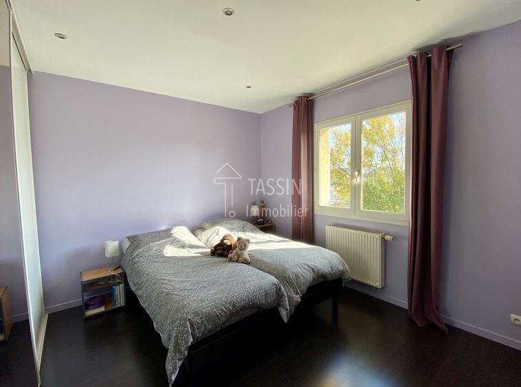 Maison Ecully 7 pieces chambre 2