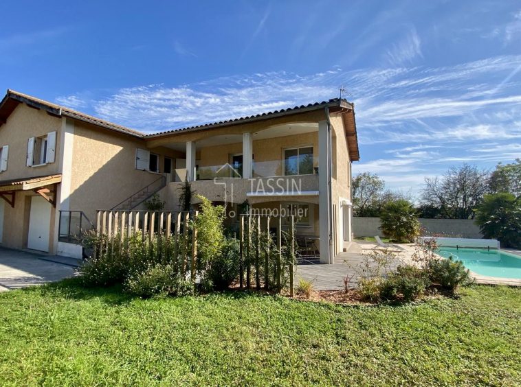 Maison Ecully 7 pieces maison extérieur