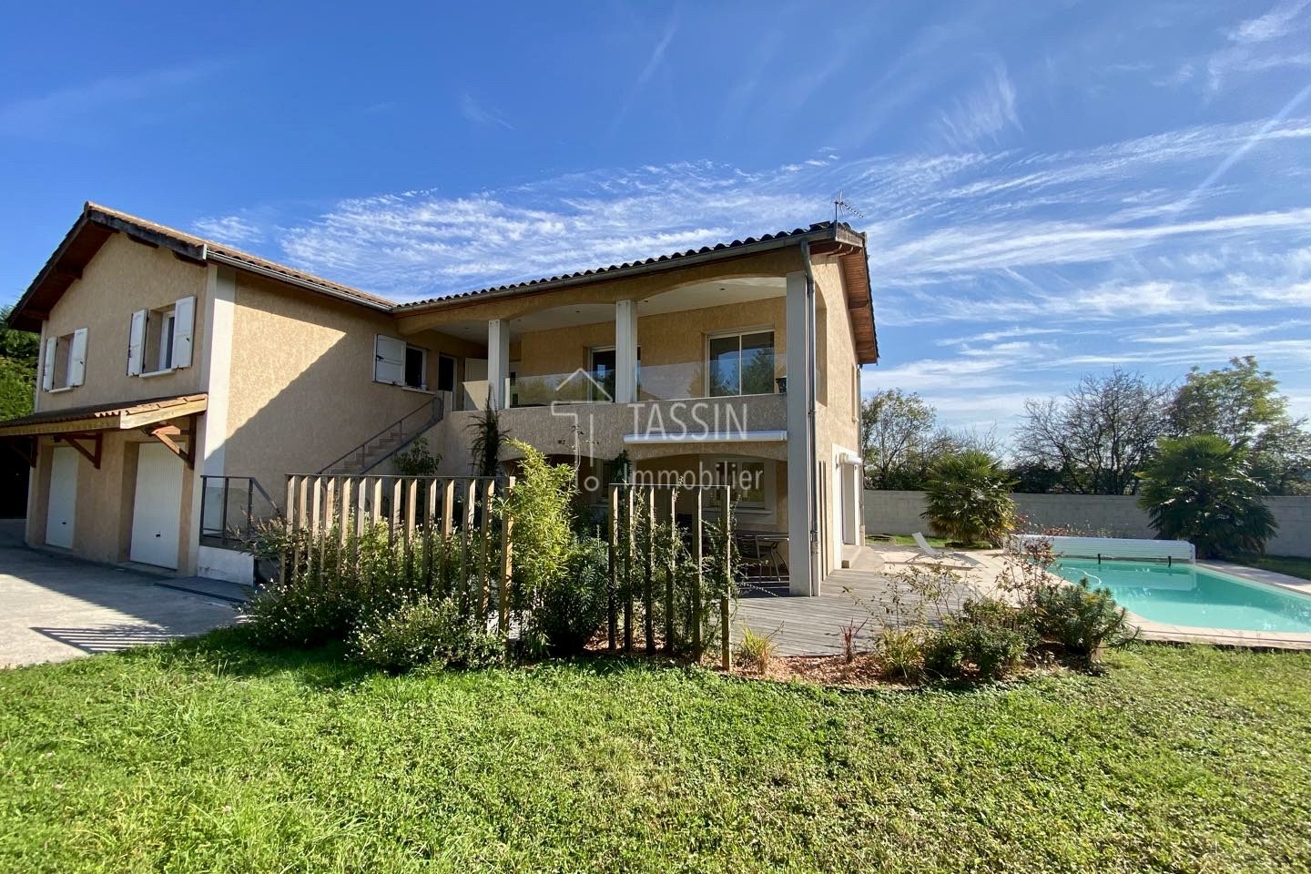 Maison Ecully 7 pieces maison extérieur