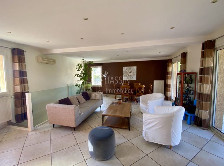 Maison Ecully 7 pièces salle à manger salon