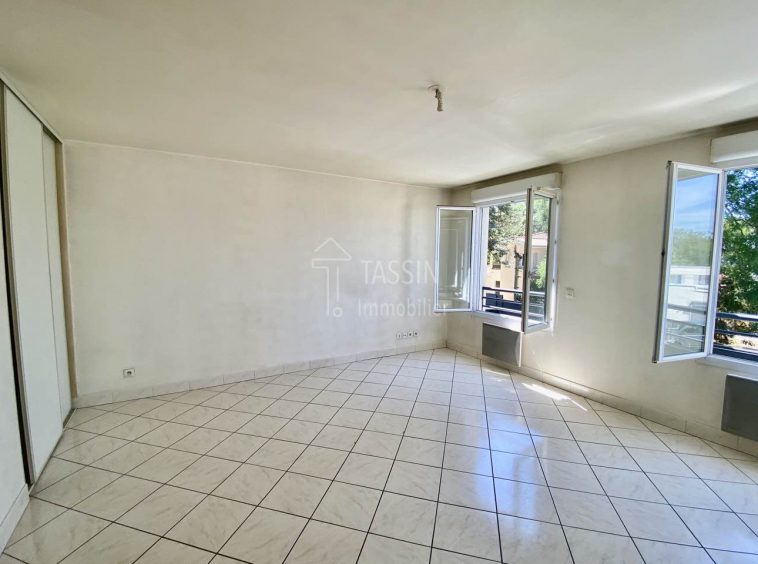 Studio Lyon 5 Piece 3