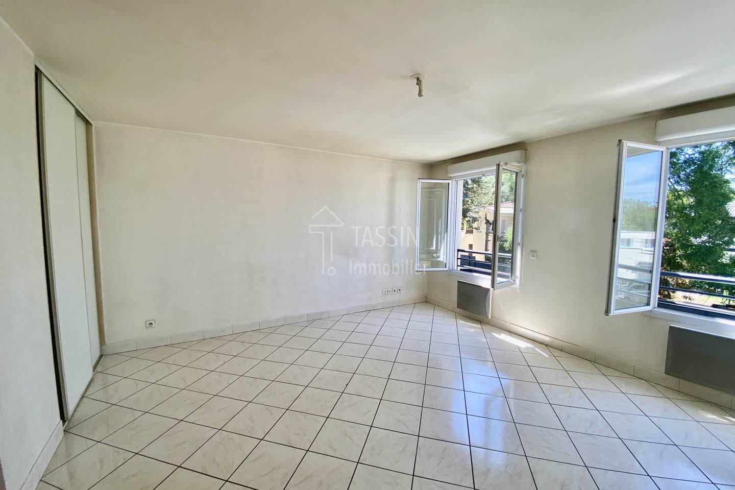 Studio Lyon 5 Piece 3