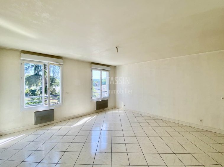 Studio Lyon 5 Piece 2