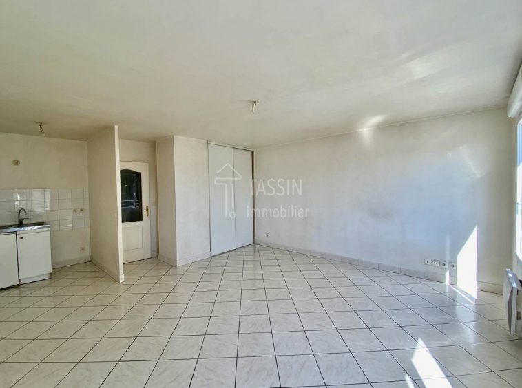 Studio Lyon 5 Piece 1