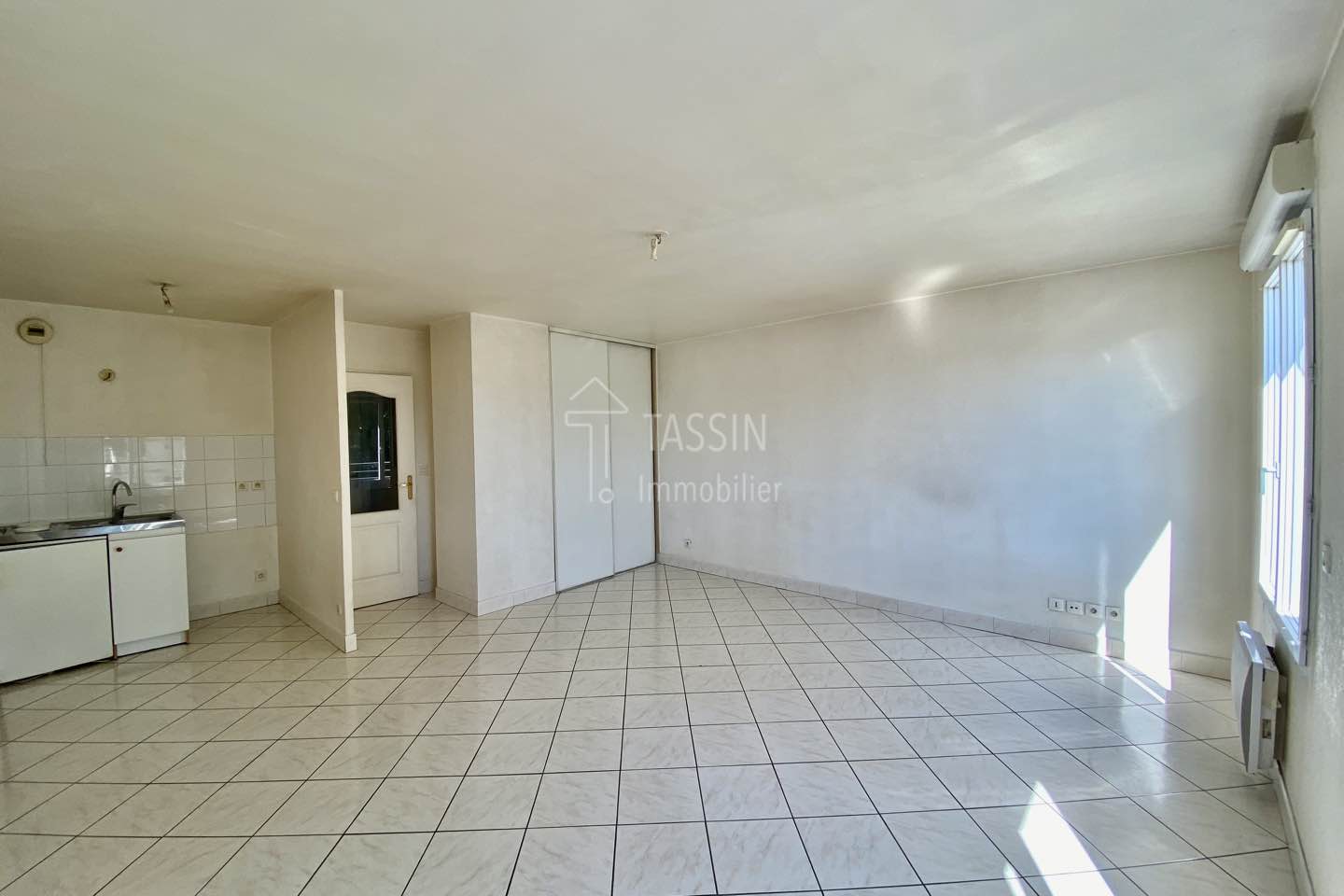 Studio Lyon 5 Piece 1