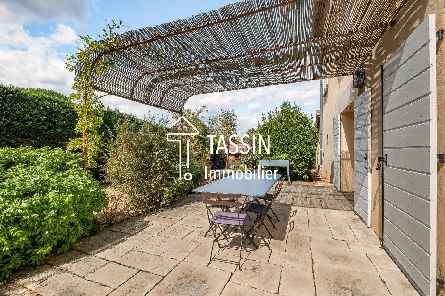 Craponne – Maison ancienne rénovée au calme avec piscine