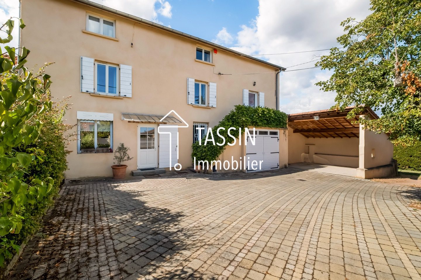 Craponne – Maison ancienne rénovée au calme avec piscine