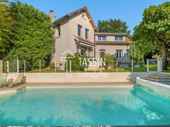 Francheville – maison ancienne avec piscine et vue dégagée